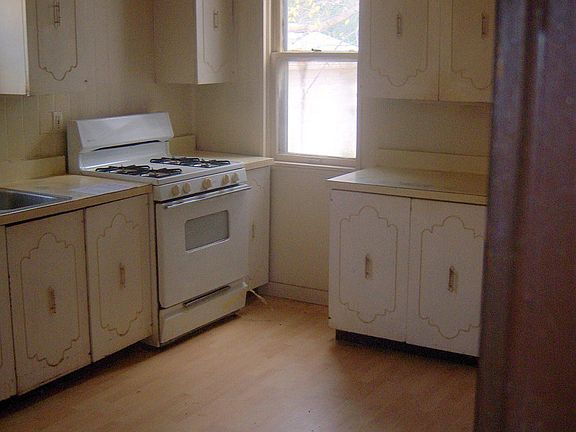 2nd image of 3806 Nelson Dr