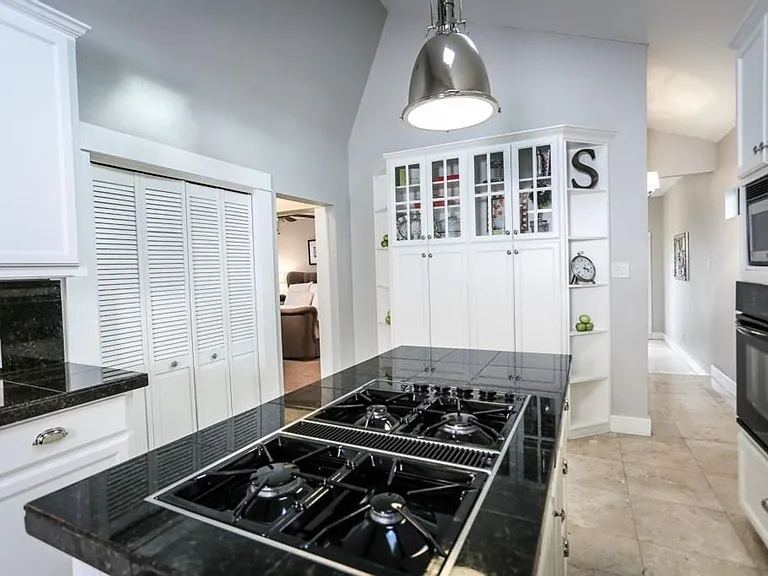 5614 Goodwin Ave — Photo 8