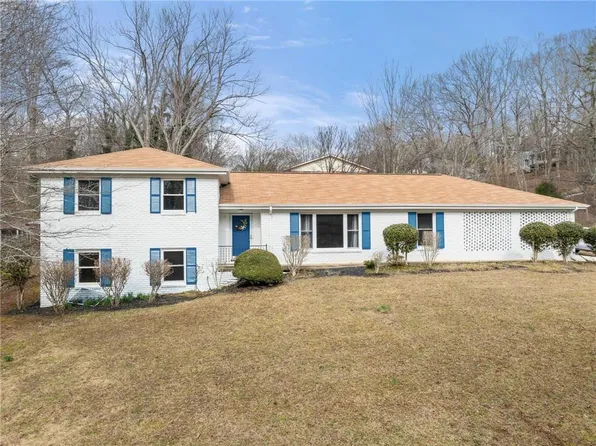 1002 Dixon Dr, Gainesville, GA 30501