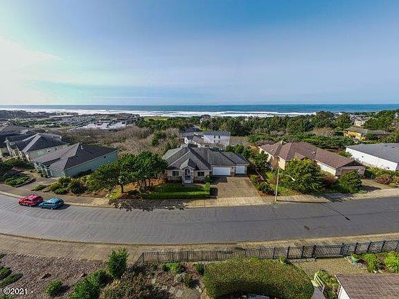 3rd image of 4623 NW Miramar Dr