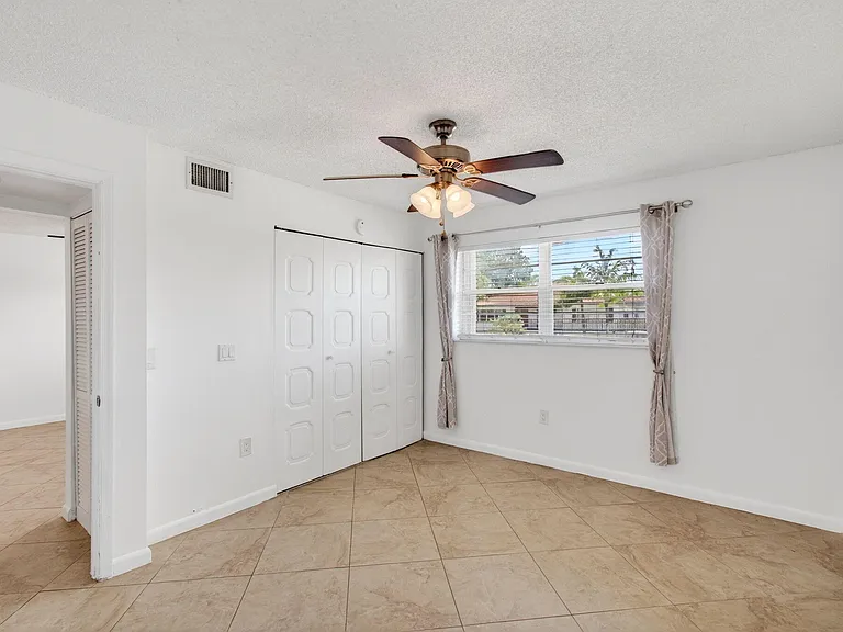 600 SW 2nd Ave #240 — Photo 17