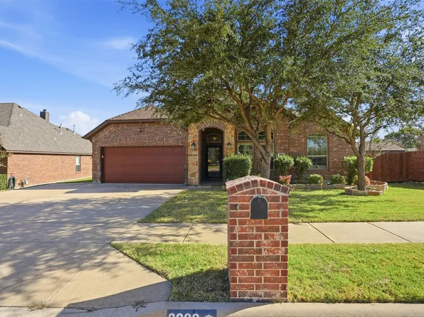 8900 Stone Top Dr, Fort Worth, TX 76179