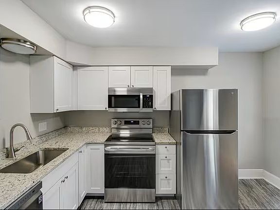 4th image of 3225-3227 Holiday Dr #65846c976