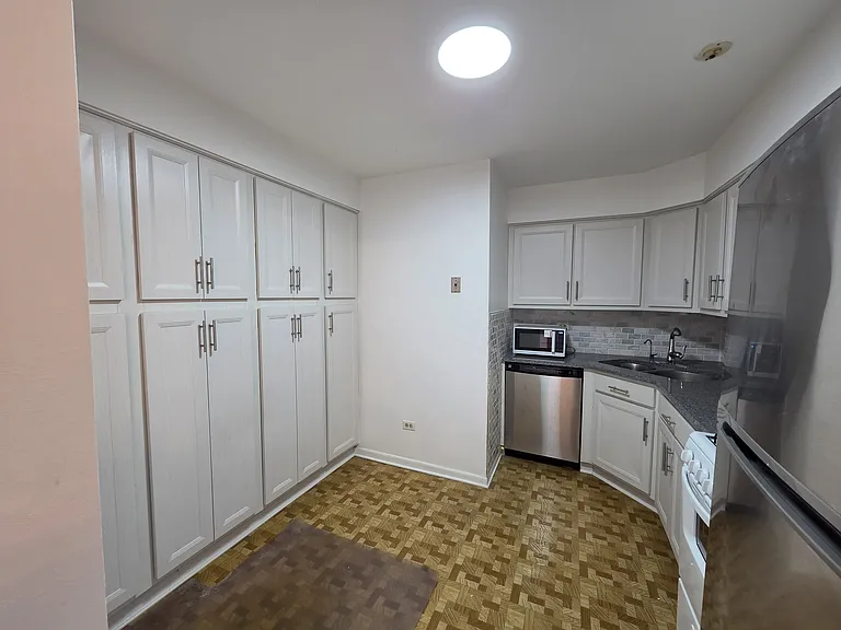 4 Crestview Ln #10 — Photo 11