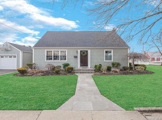 1896 Russell St, Bellmore, NY 11710