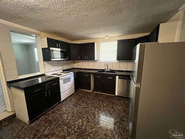 203 Edison Dr — Photo 8