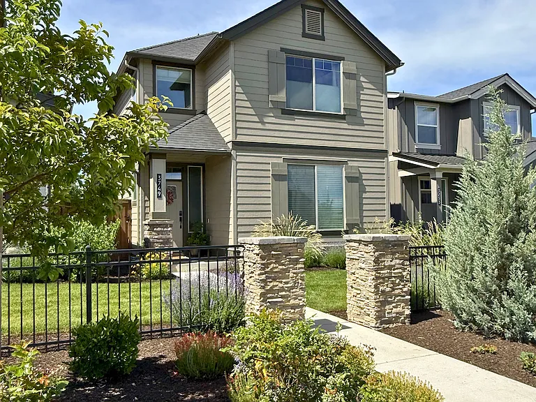 3749 NE Petrosa Ave — Photo 1