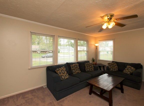 3rd image of 2931 Prentice Dr