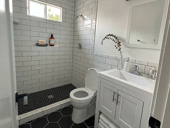 4th image of 2148 Felspar St #2148
