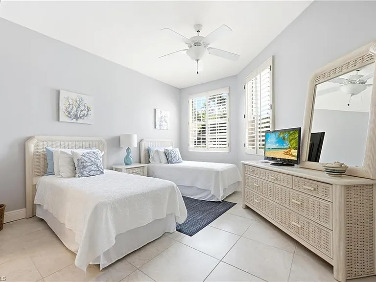 300 L Ambiance Cir #102 — Photo 22