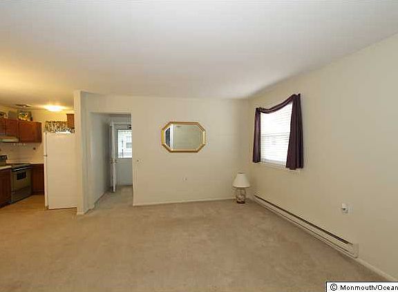 5th image of 21 Lexington Drive #D