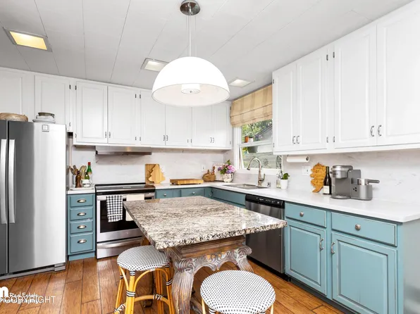 2853 Redwood Pl, Anchorage, AK 99508