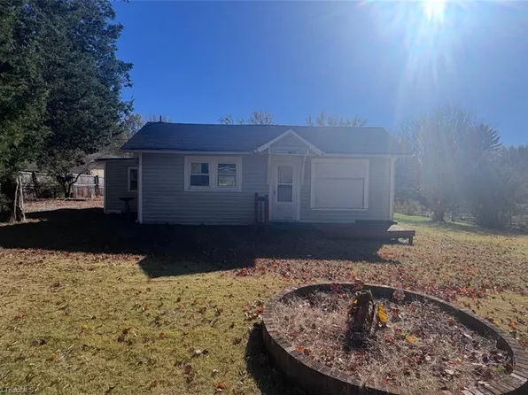 1304 Ryegate Dr, Pleasant Garden, NC 27313