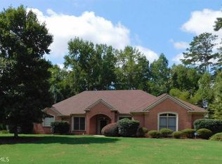 290 Hidden Lake Dr, Fayetteville, GA 30215