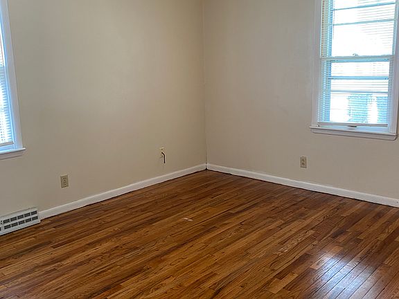 4th image of 407 E Buchanan St