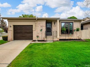 29454 Scarborough Dr, Warren, MI 48088