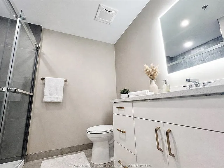 531 Pelissier St #405 — Photo 9
