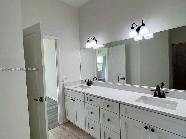 1088 Saturn Ct — Photo 15