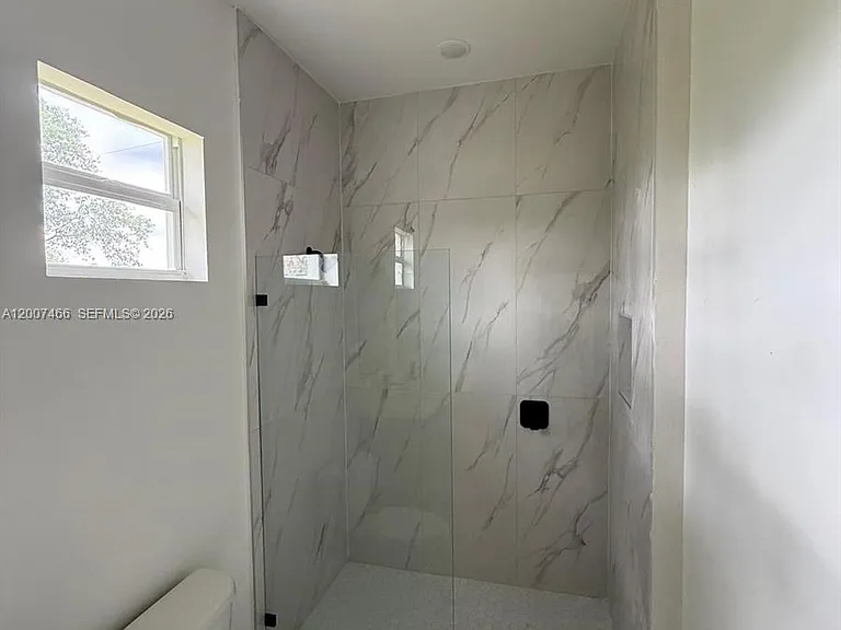 1089 Eisenhower Blvd — Photo 9