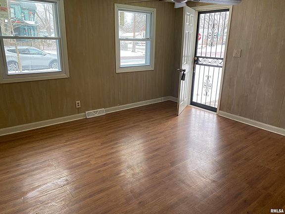 3rd image of 504 Williams St