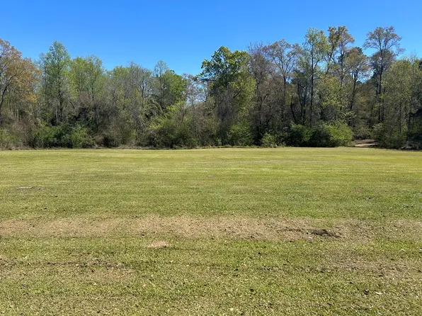 106 Goldenwood Dr, Sylvester, GA 31791