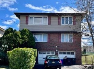 380 Mayer Ct, Ridgefield, NJ 07657