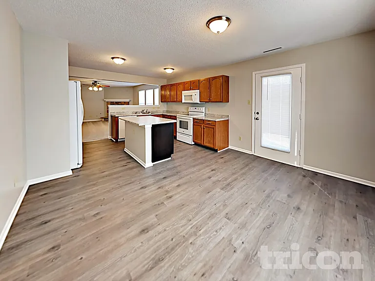 7921 Crackling Ln — Photo 6
