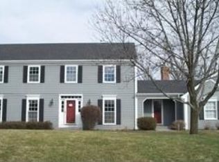 25974 N Oak Hill Rd, Lake Barrington, IL 60010