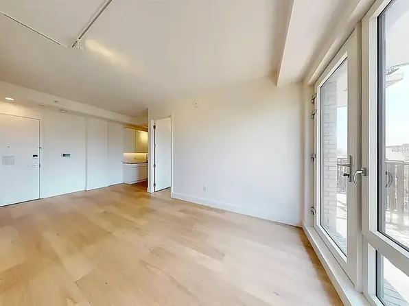 639 East 28th Street image 2 of 15