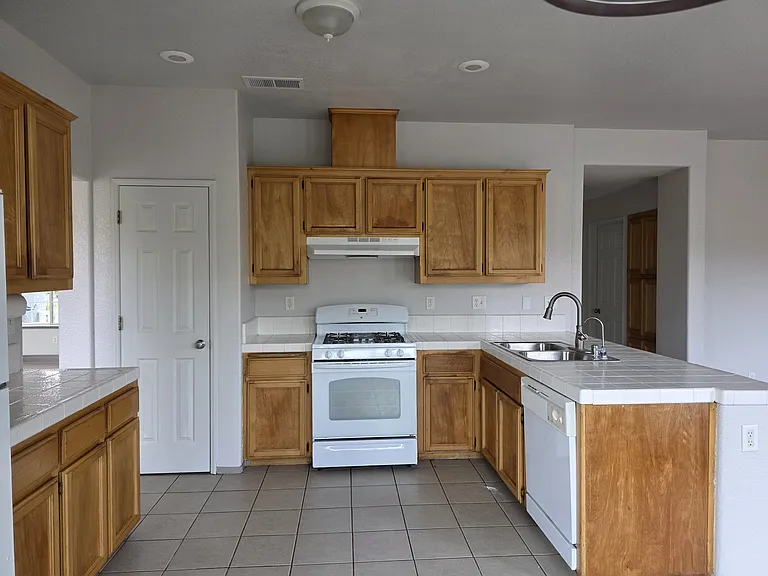 714 Syrah Ct — Photo 8