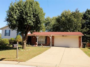 6 Meadow Ridge Dr, Saint Peters, MO 63376