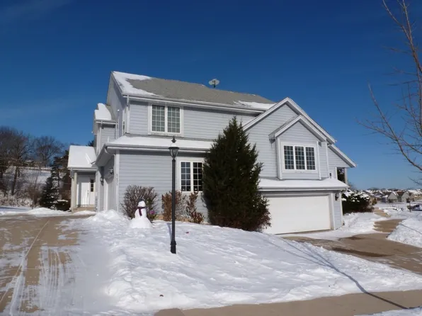 3604 Oak Valley Ln, Waukesha, WI 53188