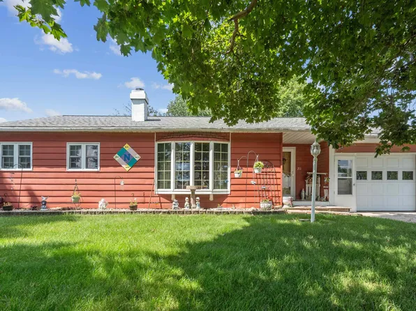 211 E Sycamore St, Dunkerton, IA 50626