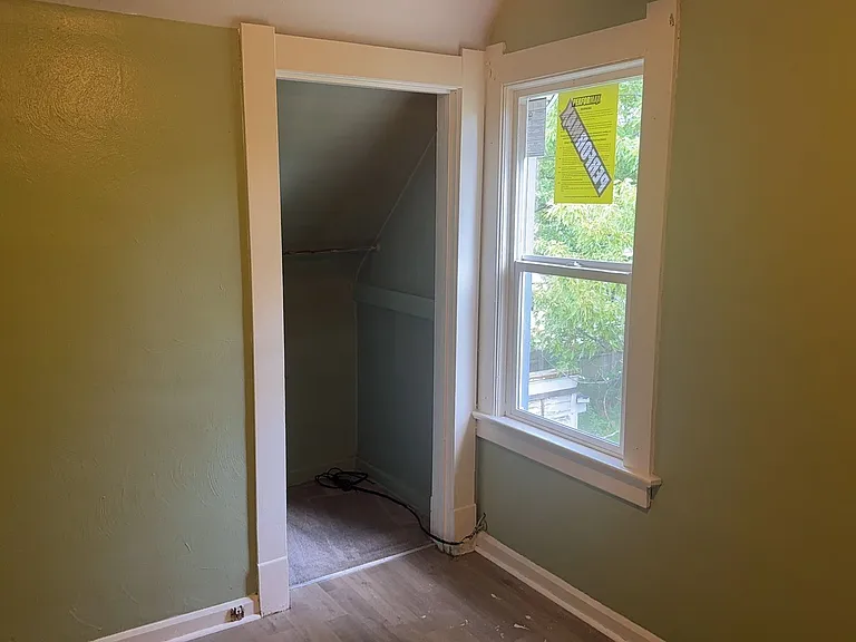 247 E Pearl St — Photo 14