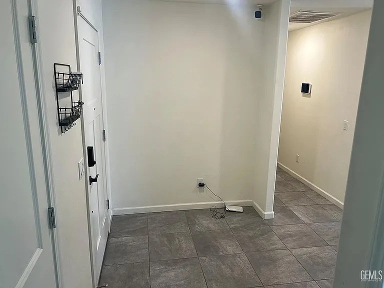 5918 Esmerelda Ave — Photo 3