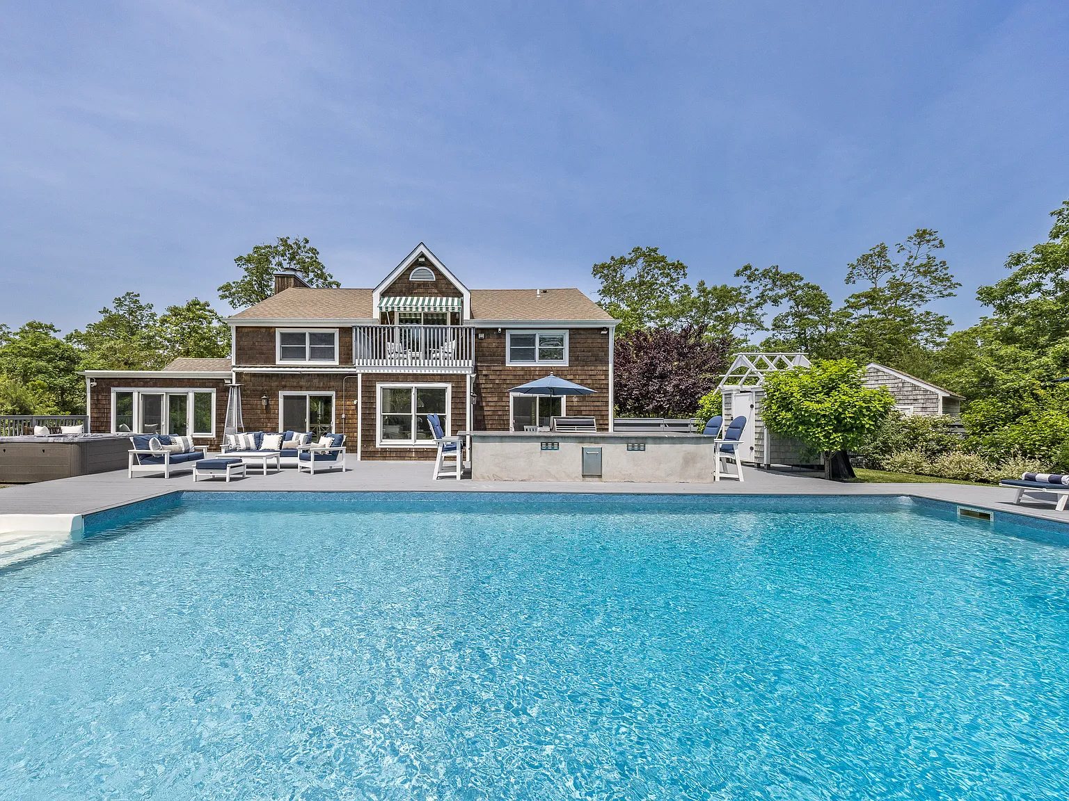 Sag Harbor 3-Acre Estate Heated Pool, Hot Tub, Gym, Near Village — Photo 1