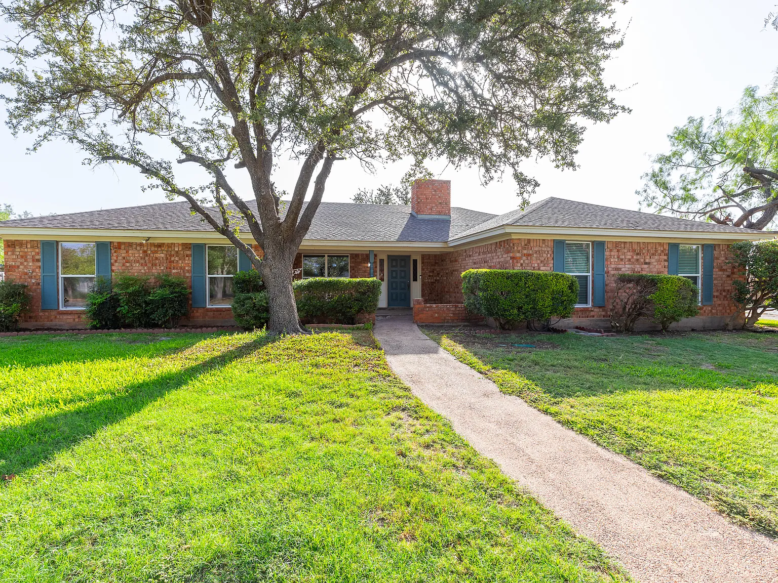 4 bed, 2290 sqft, $3,100 — Photo 1