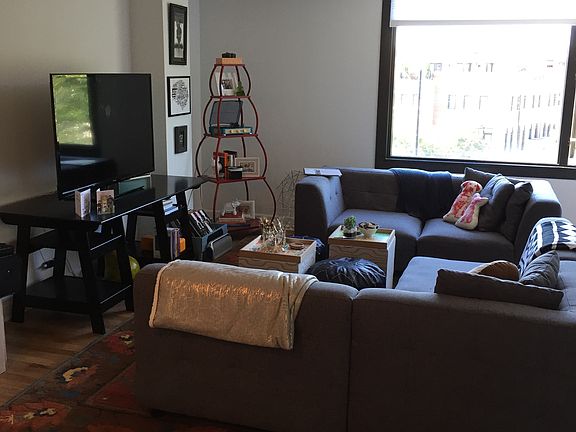 4th image of 2007 N Sedgwick St APT 406