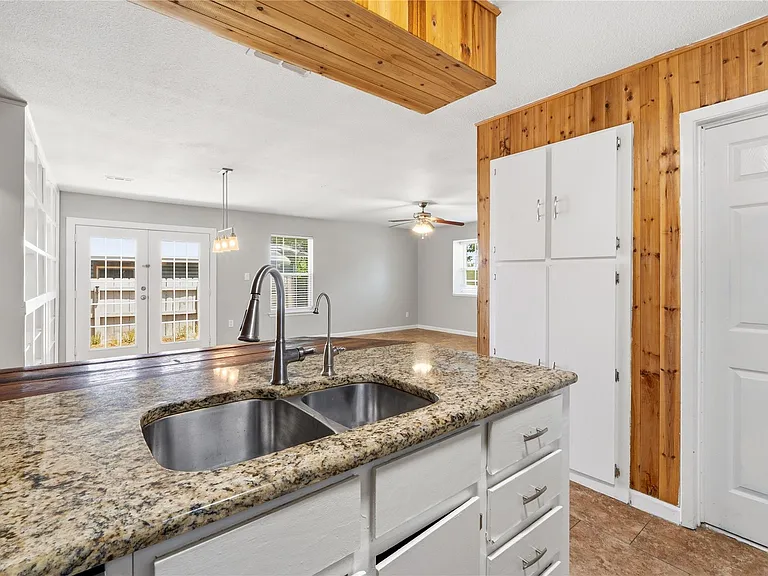 7000 Shannon Dr — Photo 18