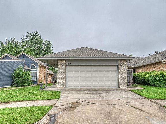 2nd image of 812 NE 17th Ct
