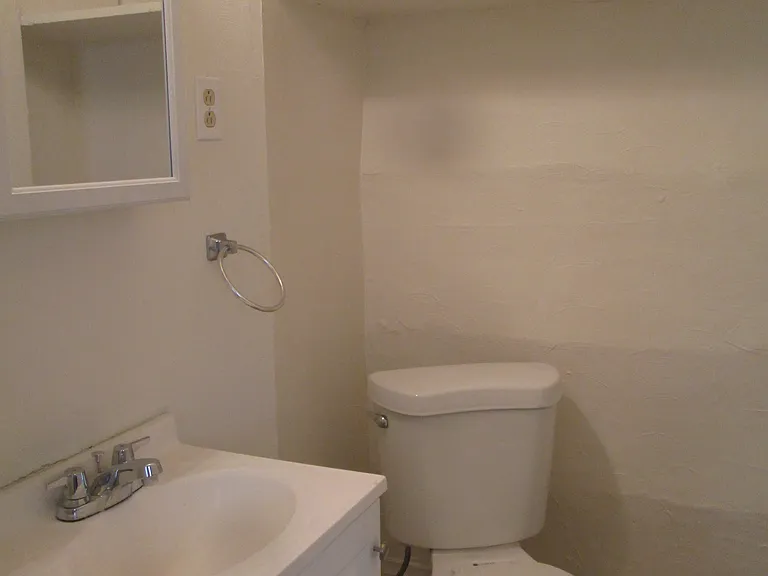 217 Bruce St — Photo 8