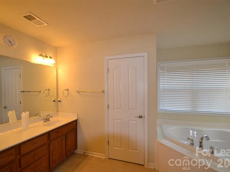 221 Montibello Dr — Photo 16