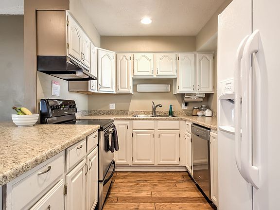 3rd image of 8076 S Willow Stream Dr