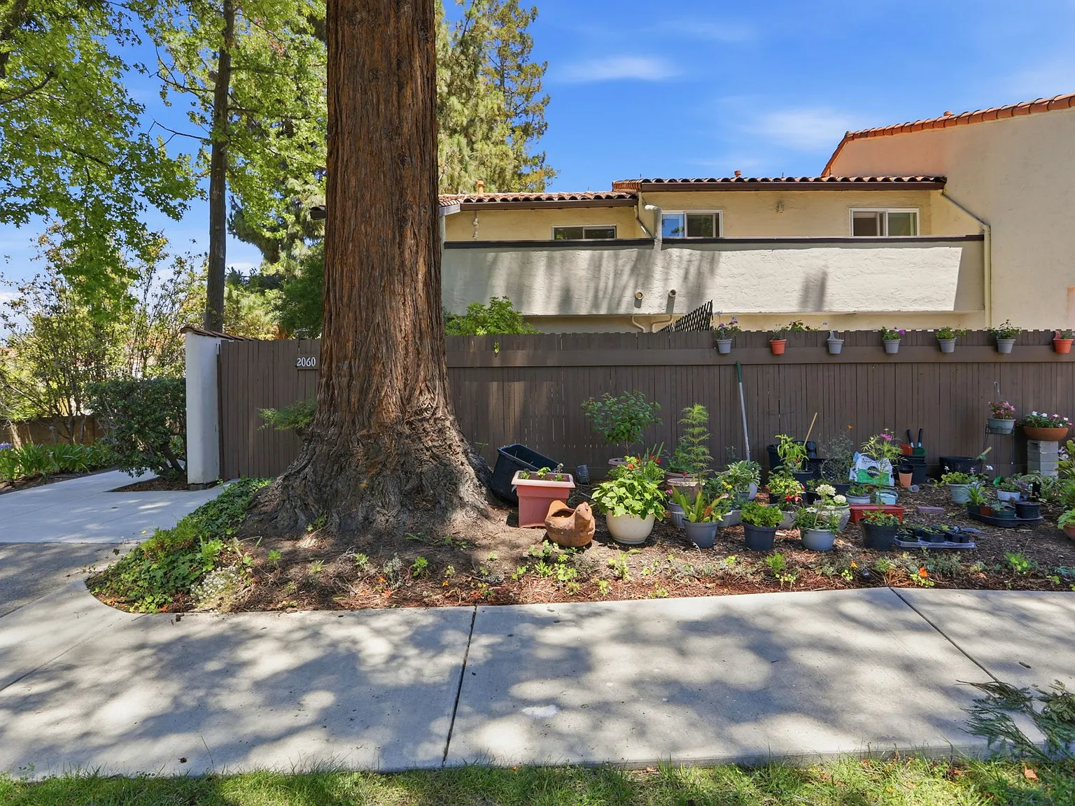 2 bed, 1.5 bath, 1066 sqft, $3,450 — Photo 2