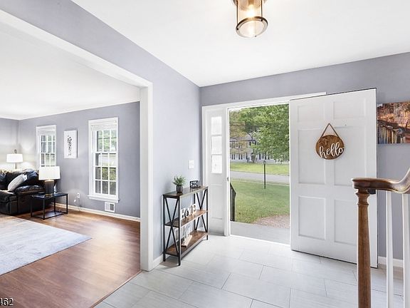 2nd image of 5 Heather Hill Way