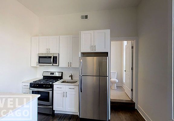 3rd image of 2362 N Clybourn Ave APT 3F