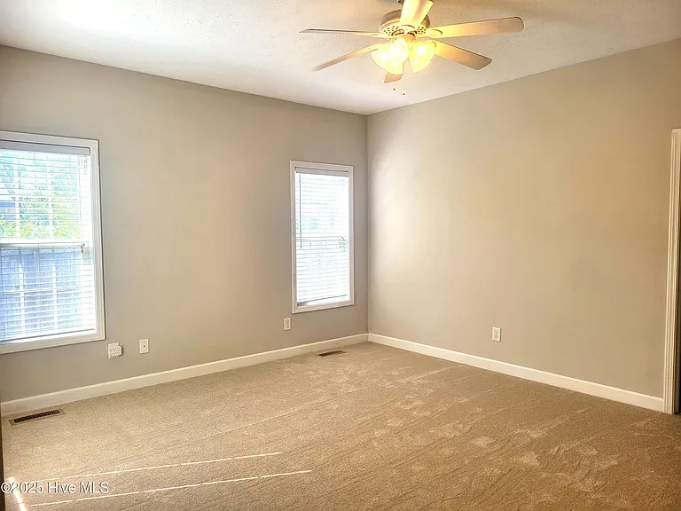 945 Diamondhead Dr S — Photo 31