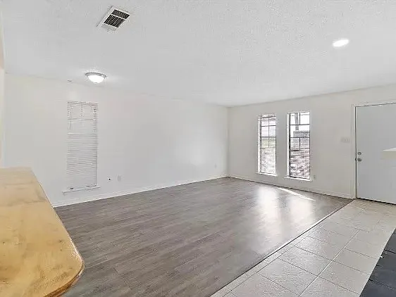 2 bed, 1200 sqft, $1,350 — Photo 4