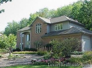 5593 High Point Dr, Solon, OH 44139