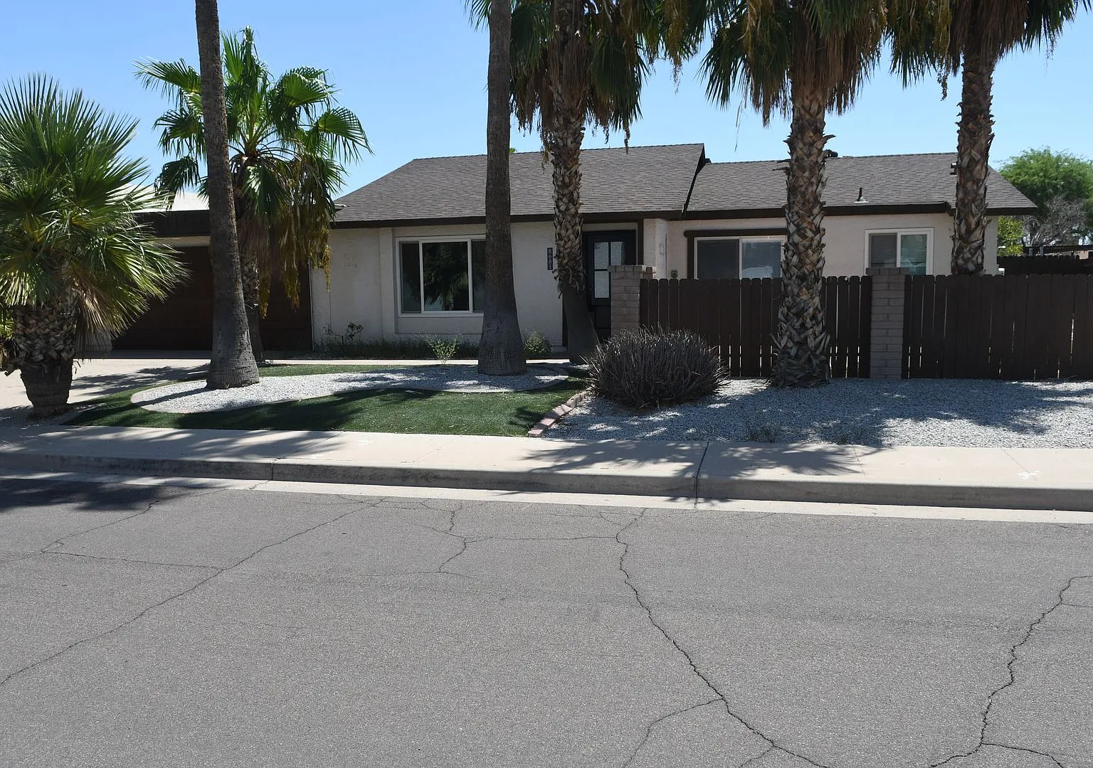 Remodeled 3 Br 2 Ba Duplex Near McDowell and Loop 101 in Scottsdale — Photo 1
